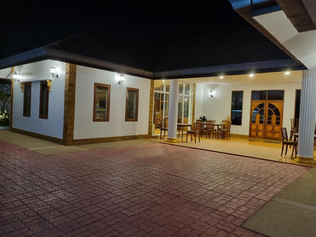 Meyers Hua Hin Hotell Exteriör bild