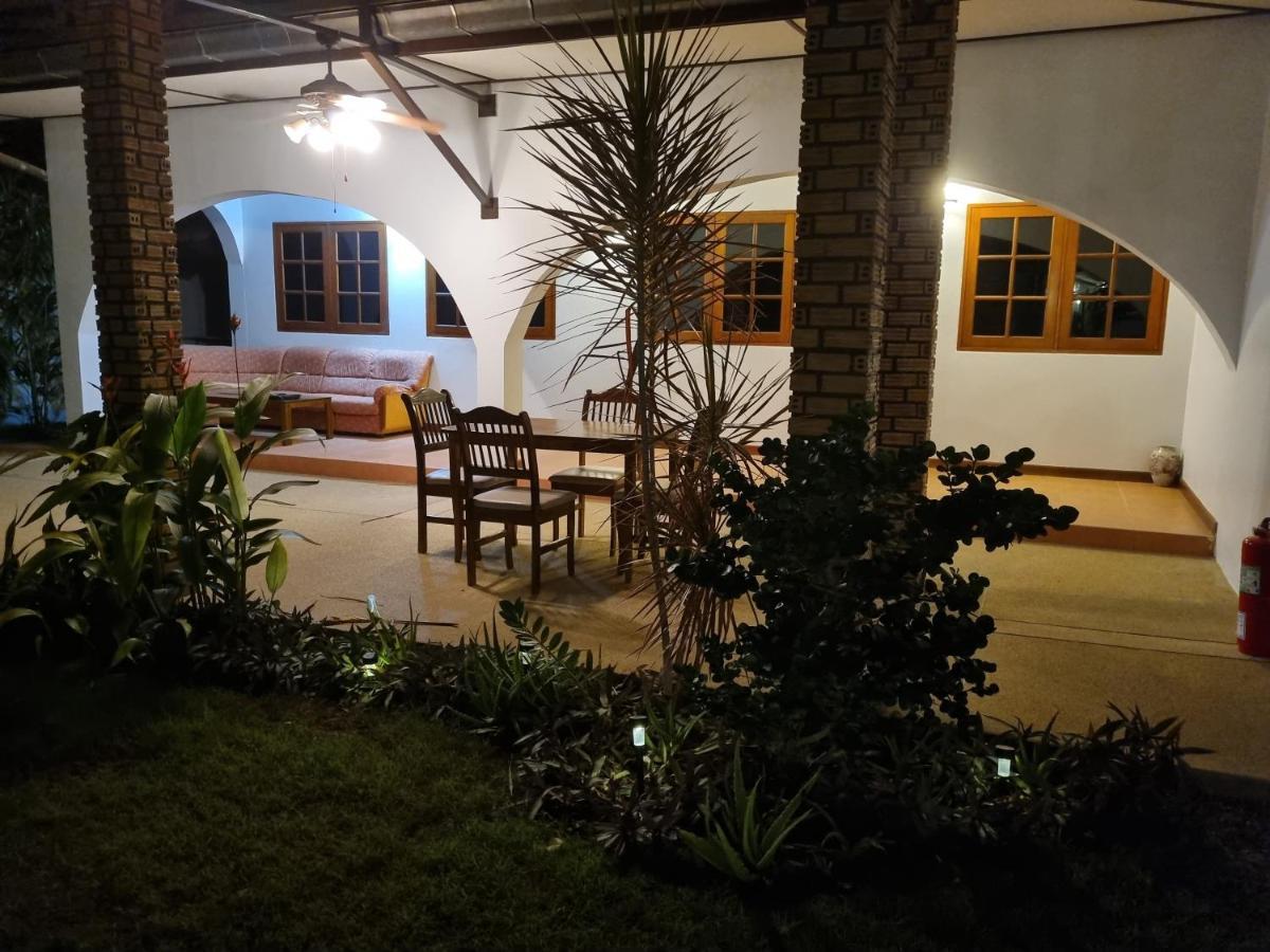 Meyers Hua Hin Hotell Exteriör bild