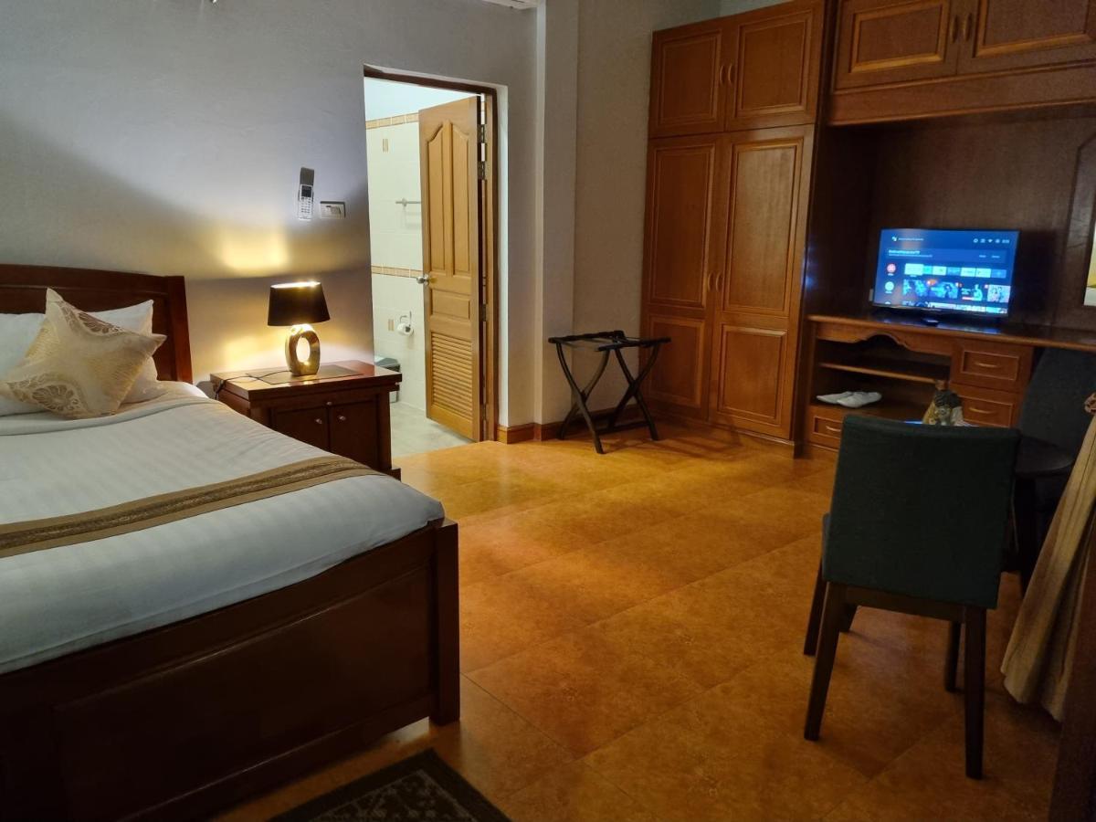 Meyers Hua Hin Hotell Exteriör bild