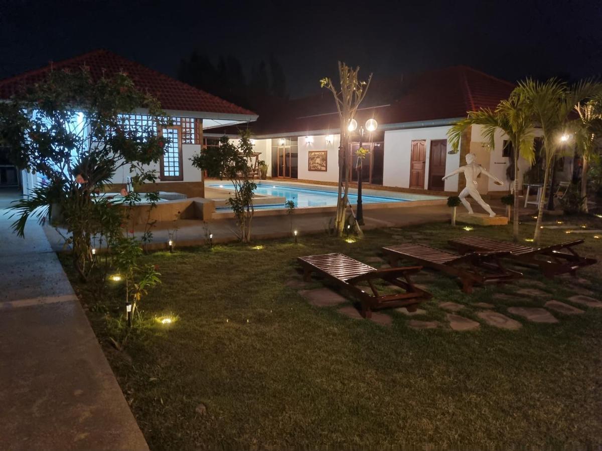 Meyers Hua Hin Hotell Exteriör bild