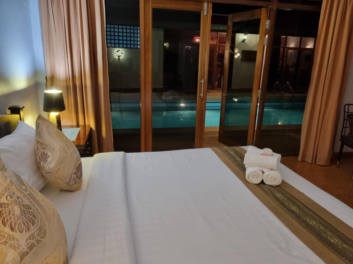 Meyers Hua Hin Hotell Exteriör bild